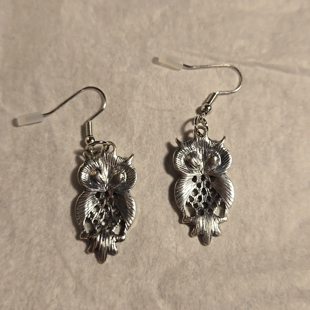 3/ $15 New Silver Owl Earrings - Picture 3 of 4